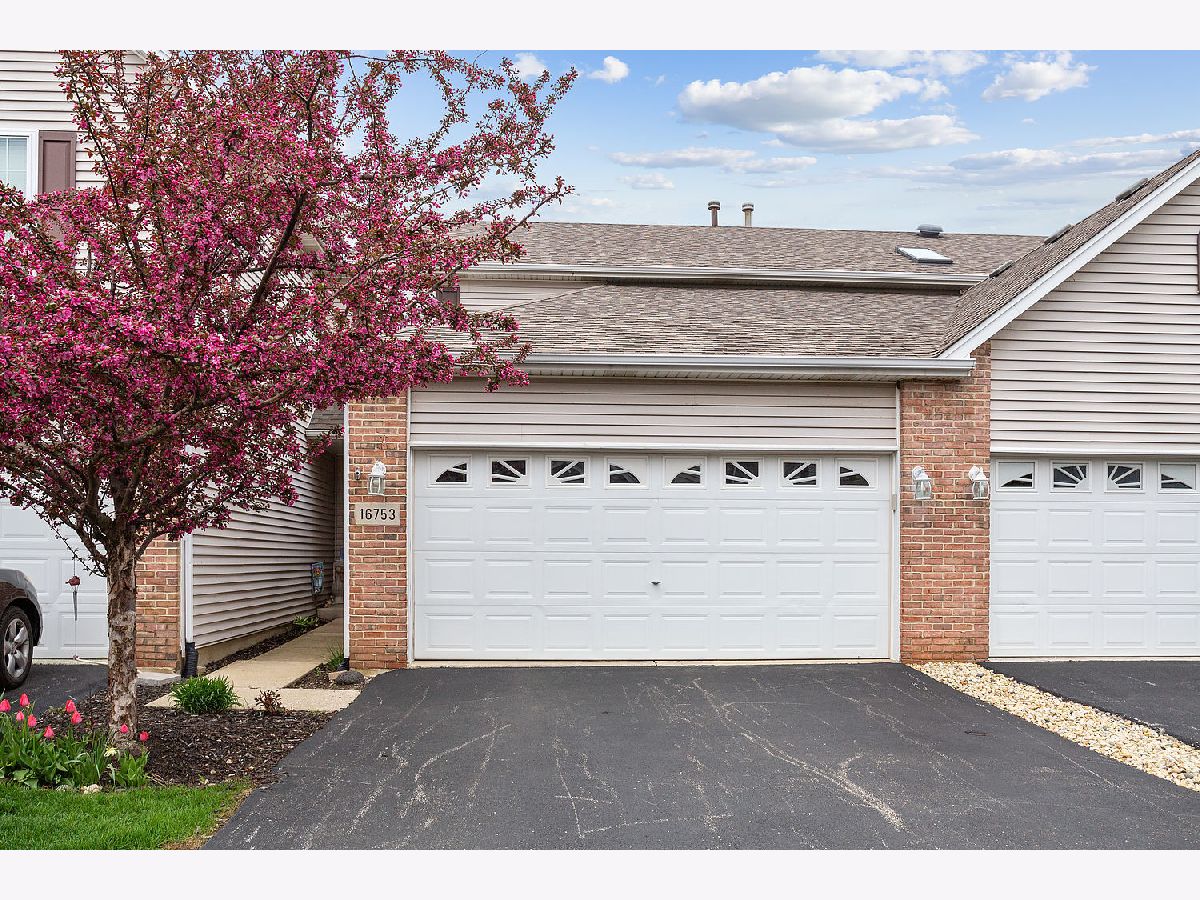 Townhomes Sold Pueblo Point Lockport Illinois, 16753 Sunset Ridge