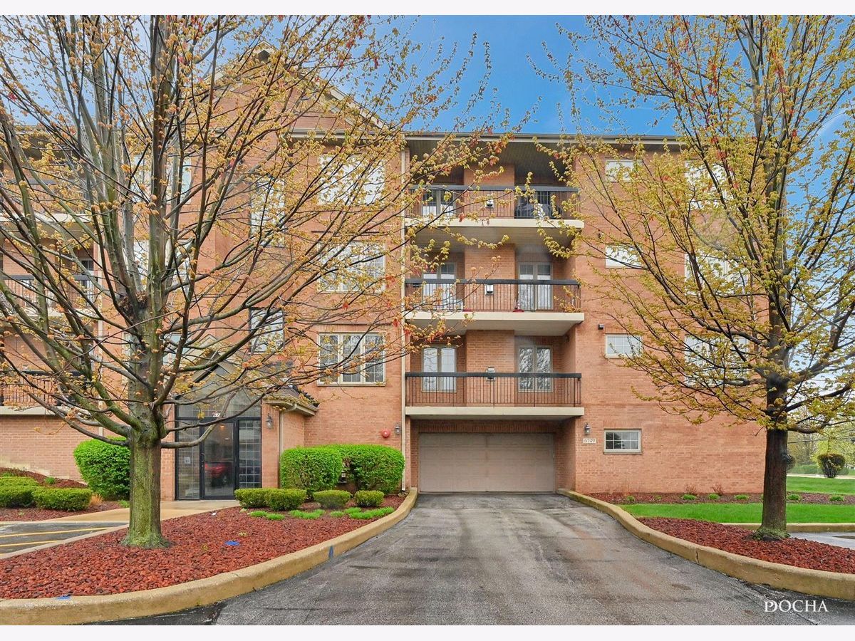 Condominiums Sold South Pointe Condos Tinley Park Illinois, 6749 Pointe