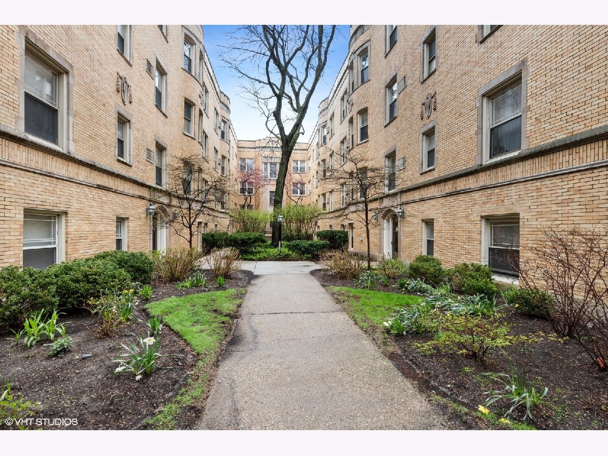 Condominiums Sold Forest Square Evanston Illinois, 825 Forest