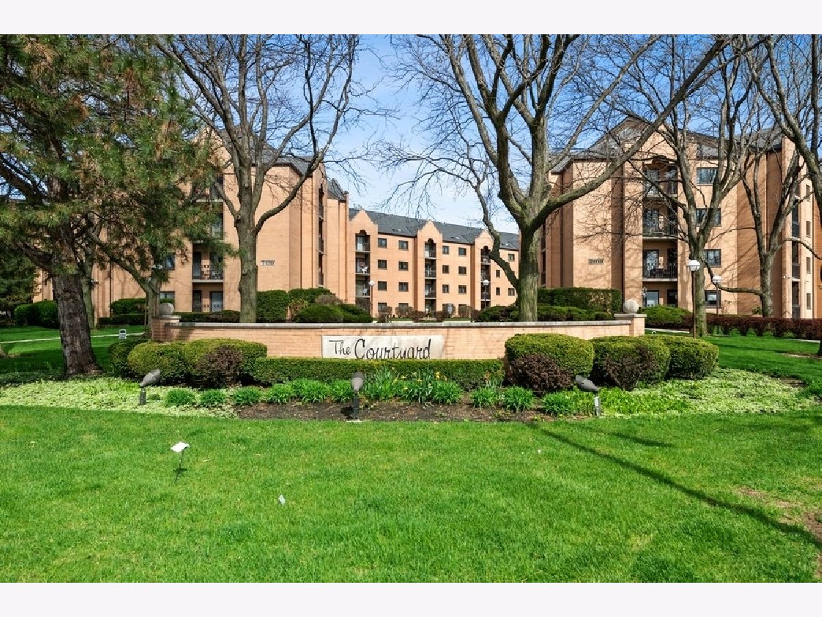 Condos & Townhomes & Homes Sold Courtyard Of Harwood Heights Harwood Heights Illinois, 7410 Lawrence