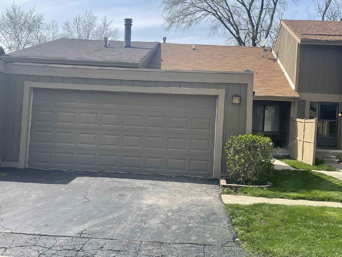 Townhomes & Condos & Homes Rented The Trails Roselle Illinois, 562 White Sands Bay