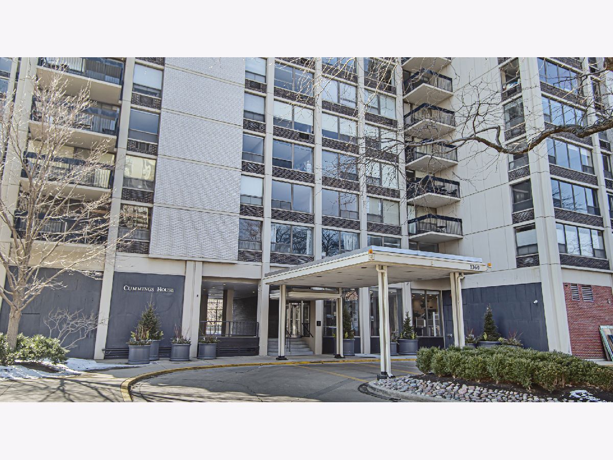 Condominiums Sold Cummings House Chicago Illinois, 1360 Sandburg