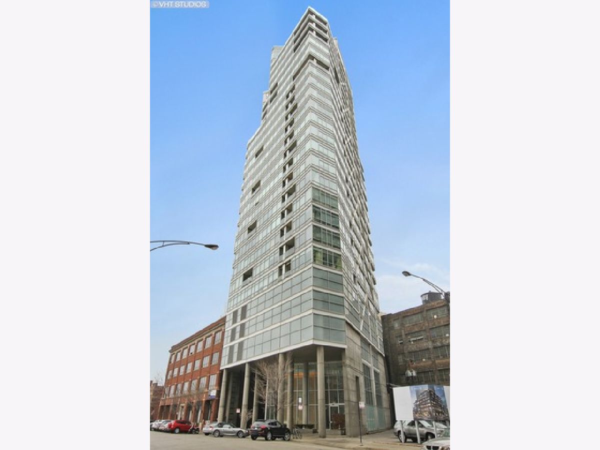 Condominiums Rented Erie On The Park Chicago Illinois, 510 Erie