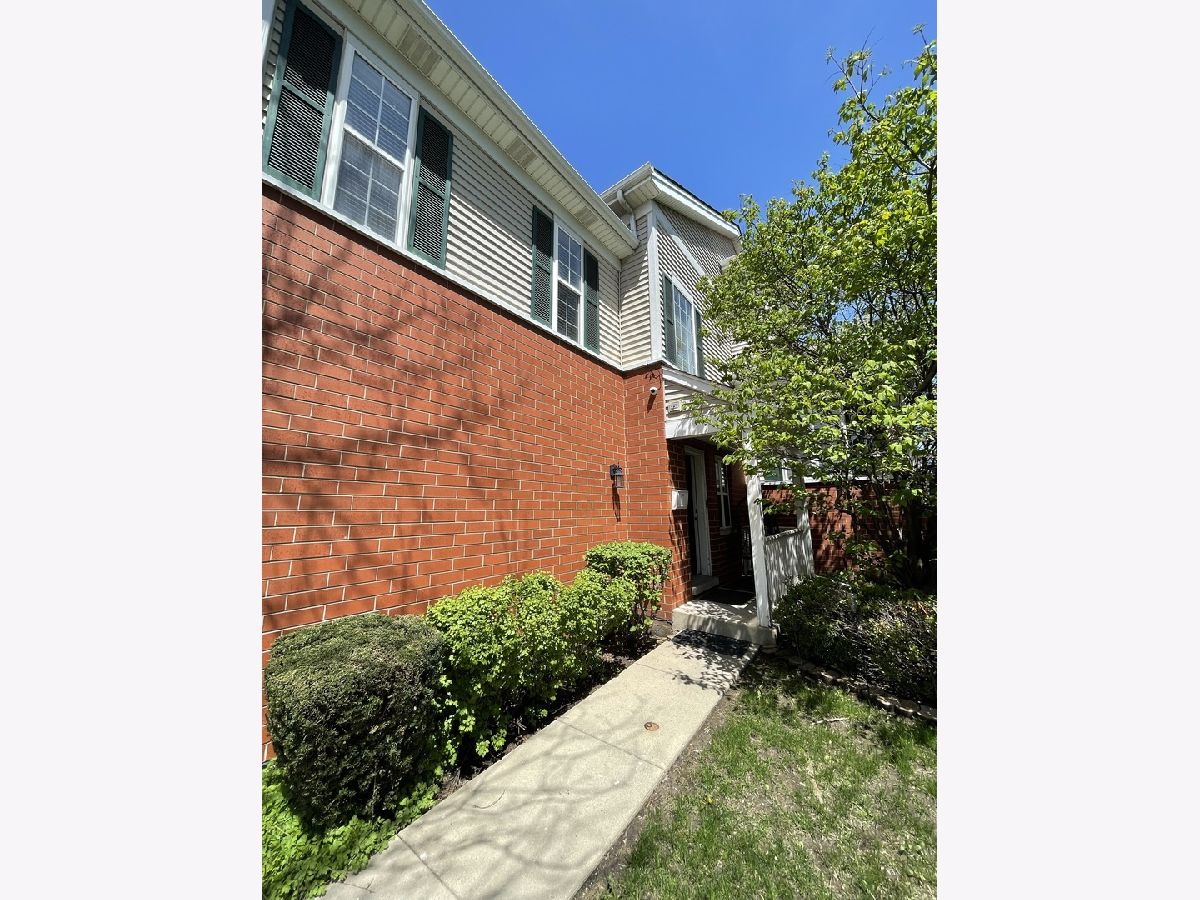 Townhomes & Homes Rented Old Irving Village Chicago Illinois, 3801 Milwaukee