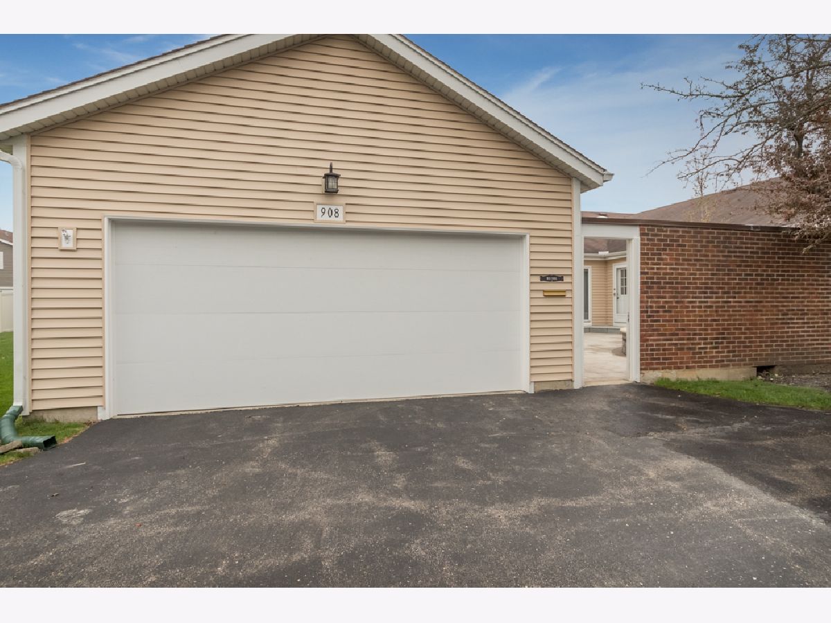Townhomes Sold Dartmouth Village Wheaton Illinois, 908 Dartmouth