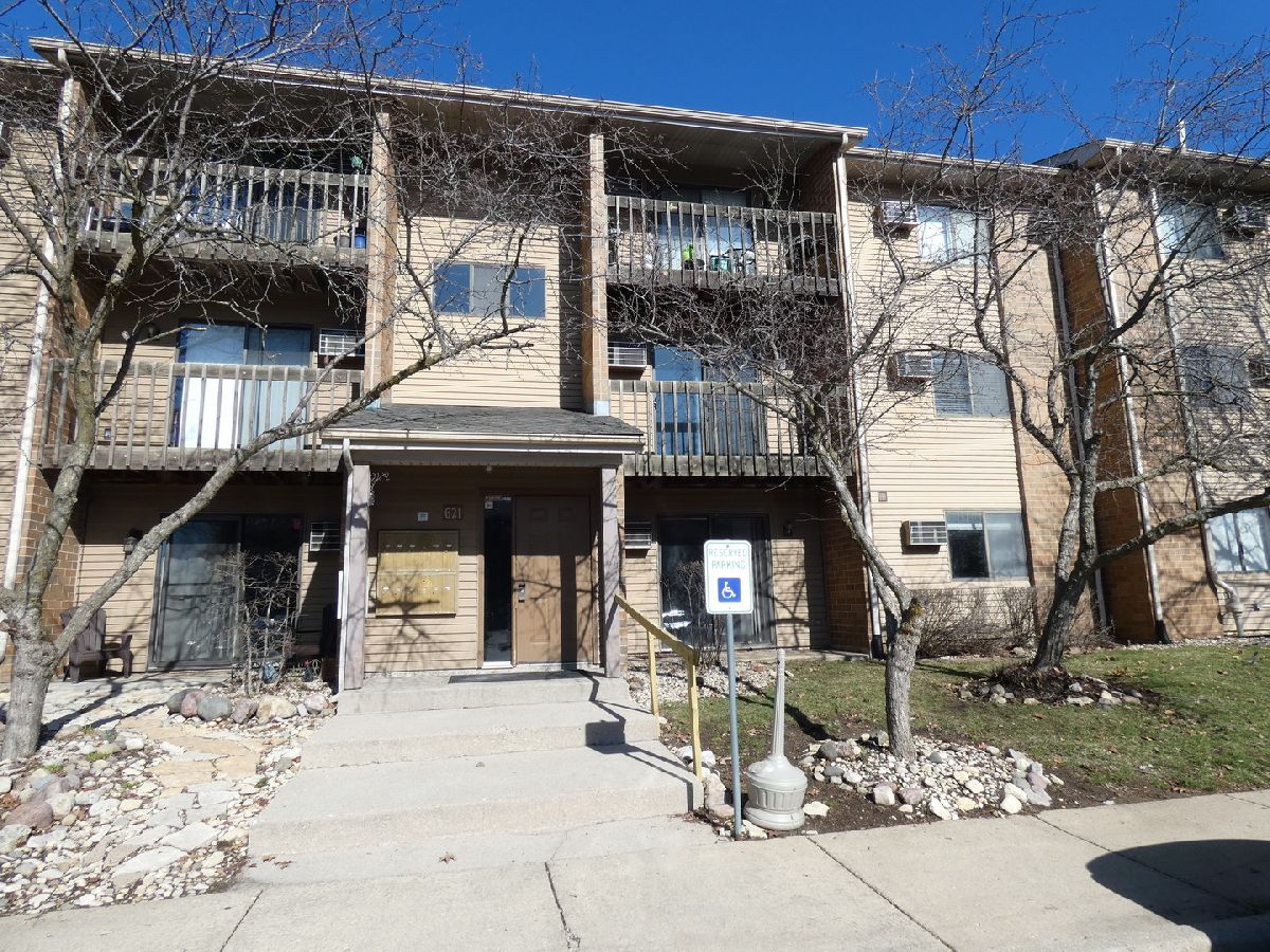 Condominiums Sold Virginia Road Condominiums Crystal Lake Illinois, 621 Virginia