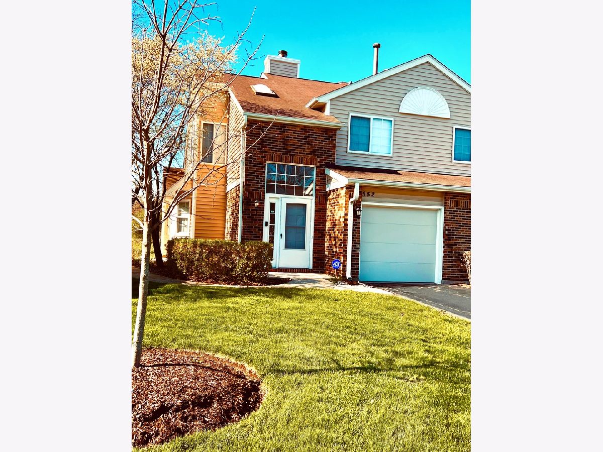 Townhomes & Condos & Homes Sold Pine Ridge Carol Stream Illinois, 552 Canterbury