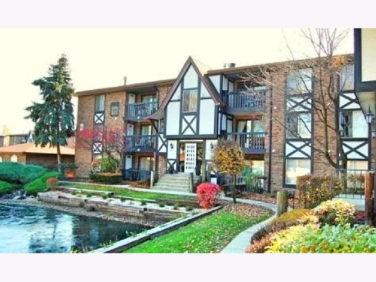 Condominiums Sold Regal Chateau Crestwood Illinois, 13616 Royal