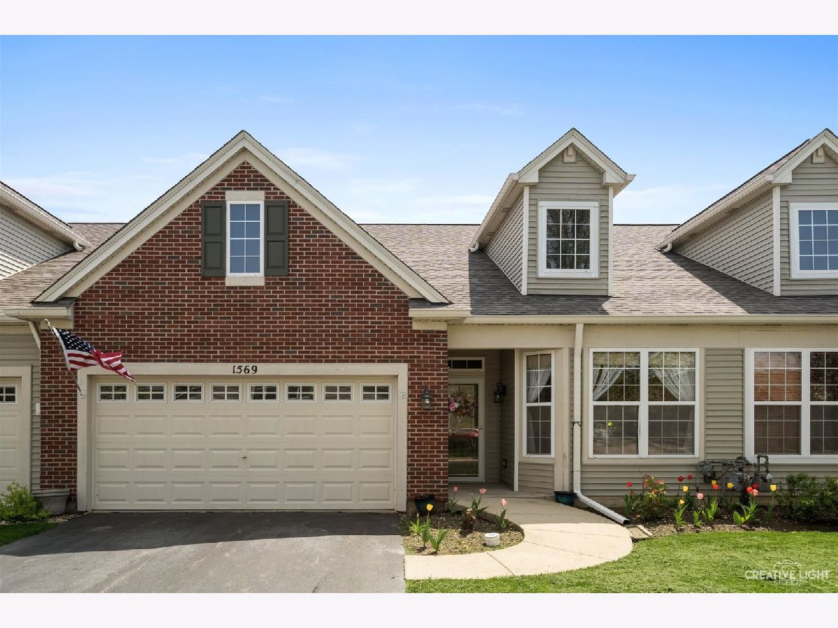 Townhomes Sold Chatham Grove Aurora Illinois, 1569 Catalina
