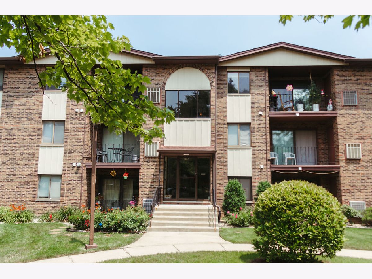 Condominiums Sold Applegate Crestwood Illinois, 14015 Laramie