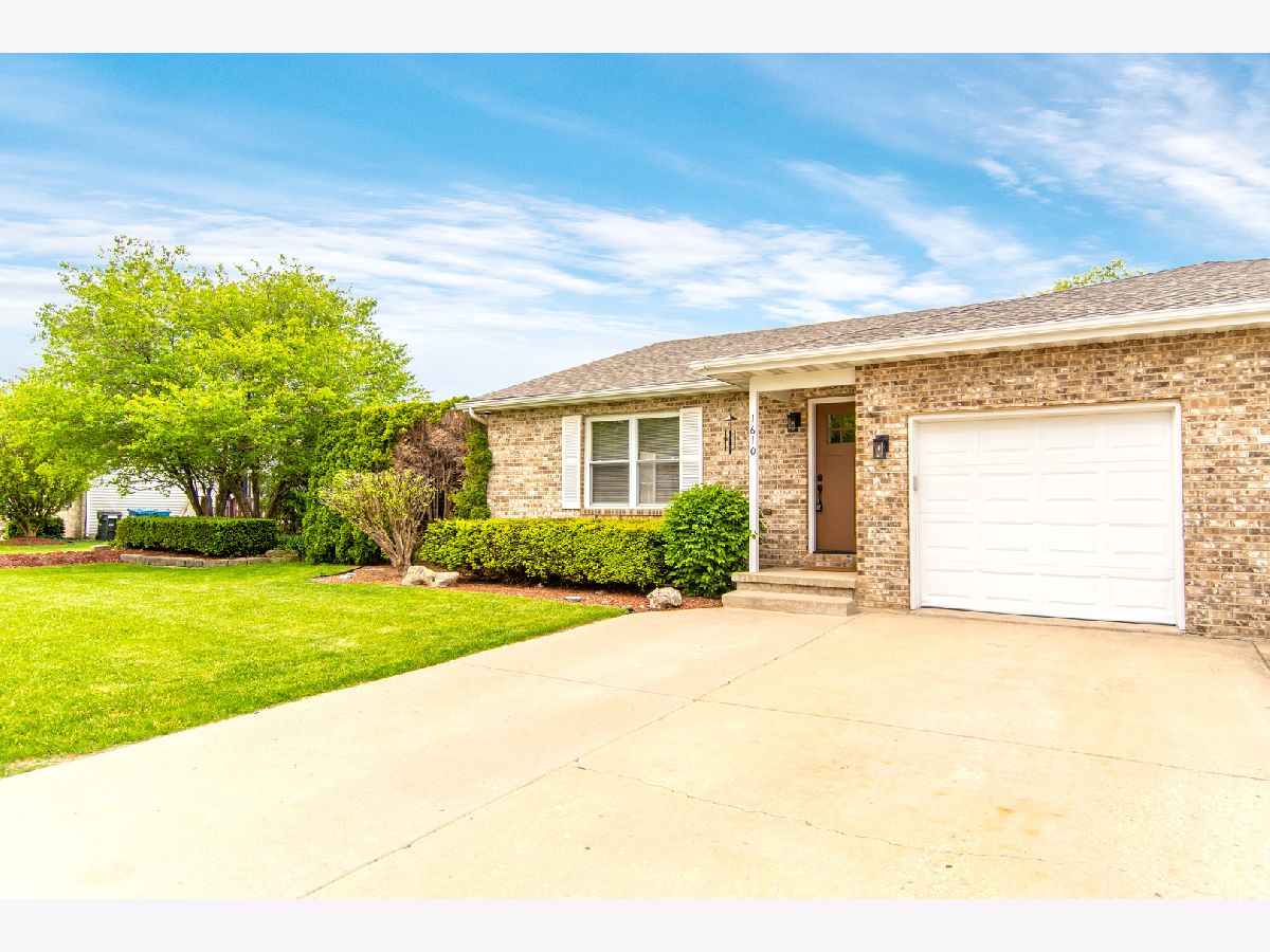 Homes & Condos & Townhomes Sold Bristol Pointe Morris Illinois, 1610 Edgewater