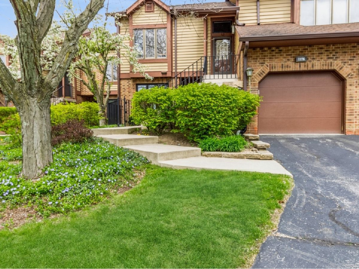 Townhomes Sold Mistwood Downers Grove Illinois, 1176 Mistwood