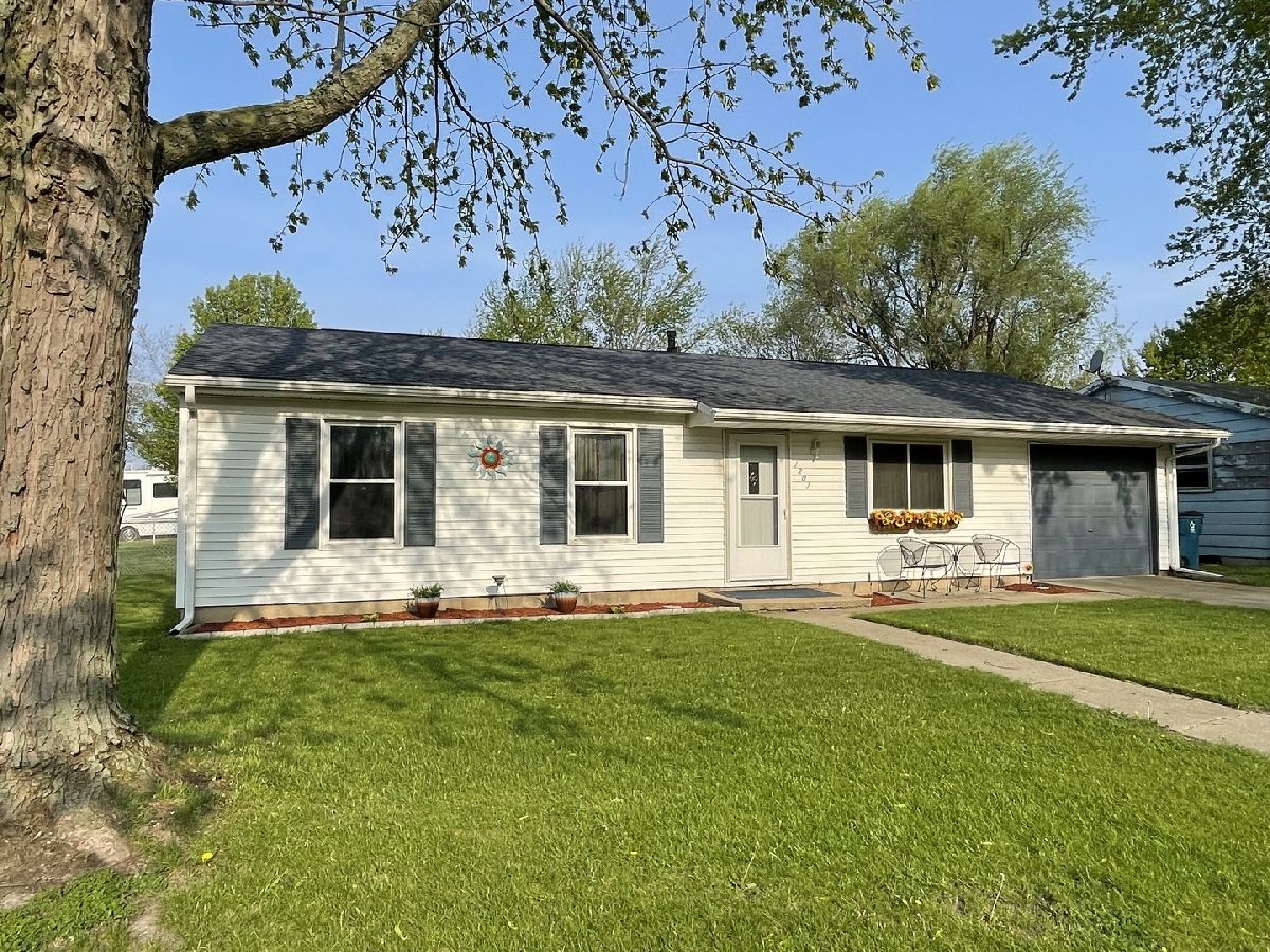 Homes & Condos & Townhomes Sold Westview Pontiac Illinois, 1201 Motorola