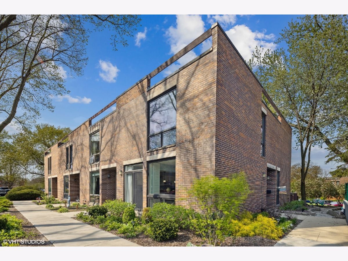 Townhomes & Condos Sold Atrium Elmhurst Illinois, 1 Pine Tree