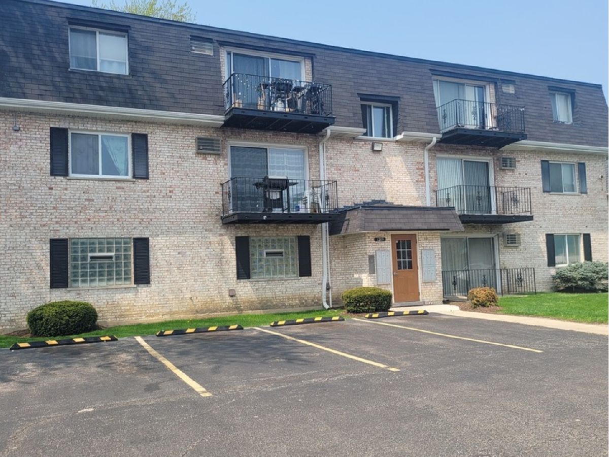 Condominiums Sold Baldwin Court Palatine Illinois, 1319 Baldwin