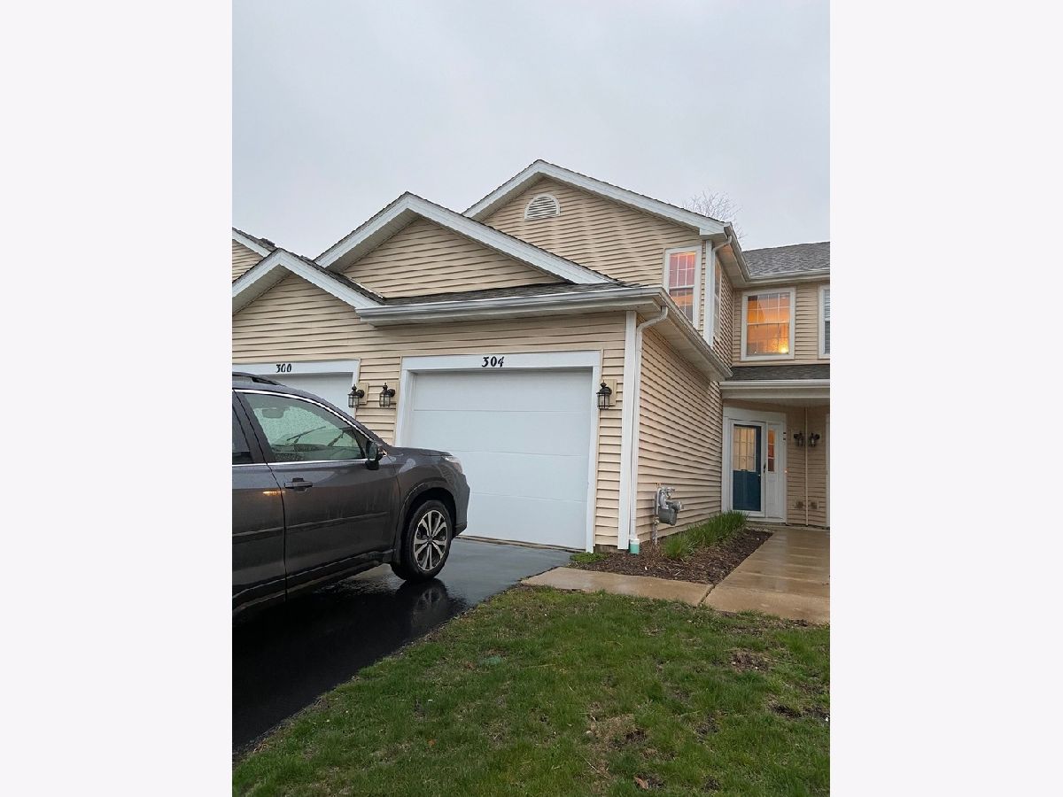 Townhomes Rented Meribel Schaumburg Illinois, 304 Hunterdon