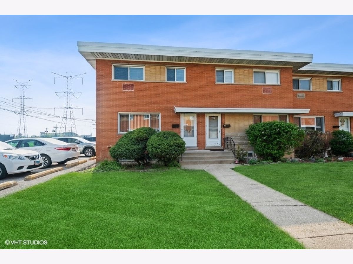 Townhomes & Condos Sold Greenwood Park Des Plaines Illinois, 8706 Gregory