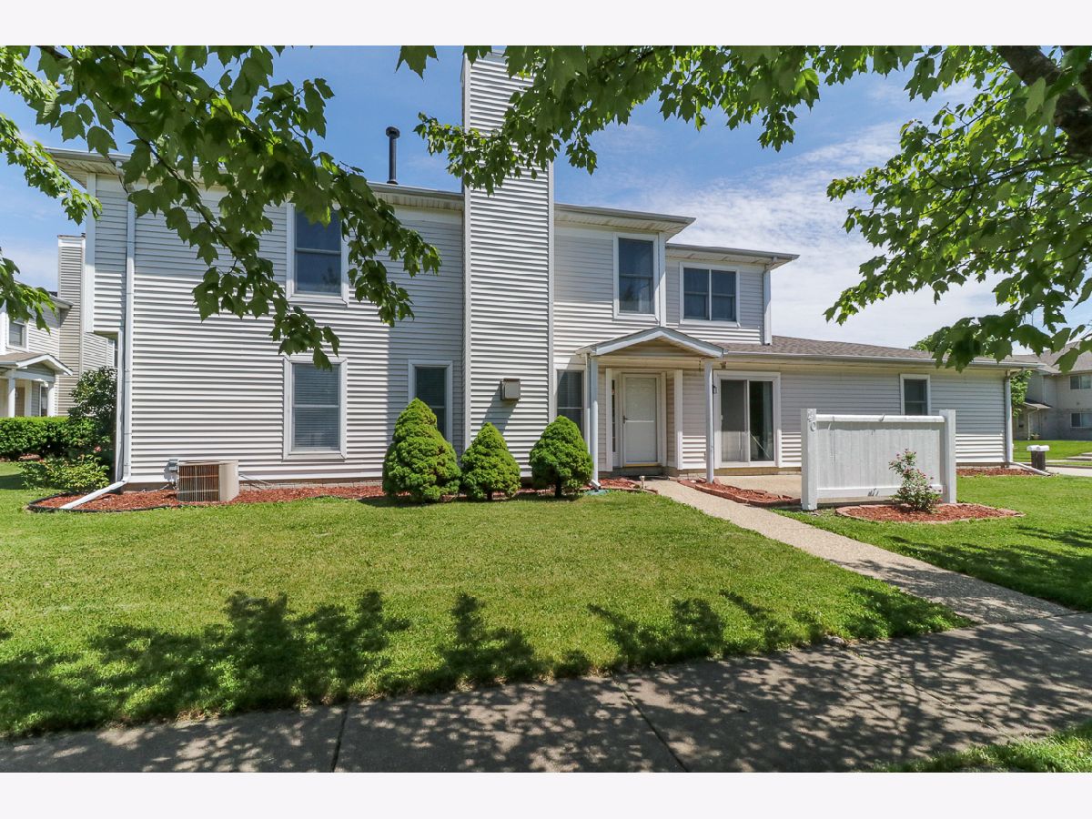 Condos & Townhomes & Homes Sold Whispering Pines Bloomington Illinois, 40 Yotzonot