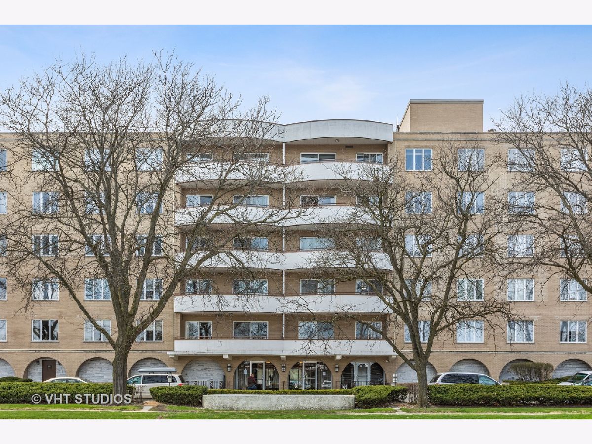 Condominiums Sold Regal Court Lincolnwood Illinois, 6400 Cicero
