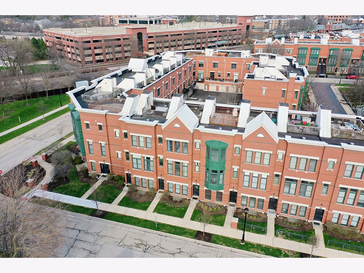 Townhomes Sold Palatine Station Palatine Illinois, 147 Maple