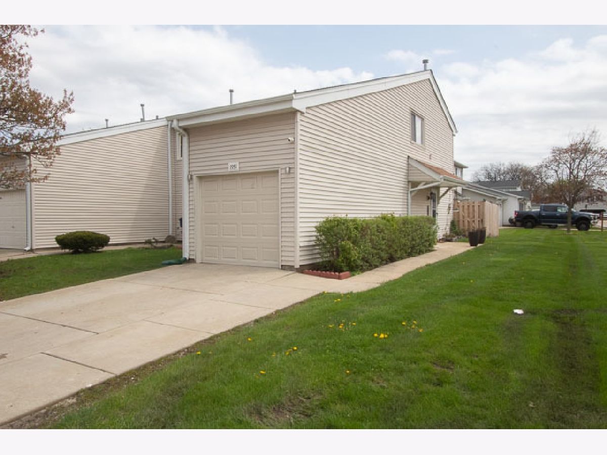 Homes & Townhomes Rented Westlake Glendale Heights Illinois, 1951 Wildwood