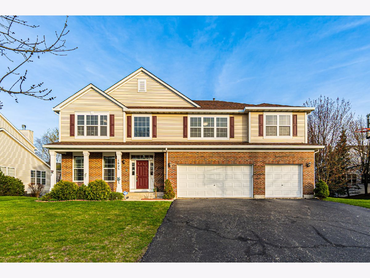 Homes Sold Natures Ridge Lindenhurst Illinois, 1625 Natures