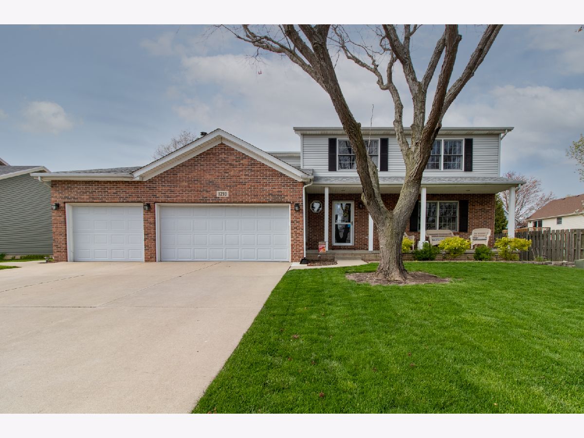 Homes & Condos & Townhomes Sold Windsor Crest Normal Illinois, 1218 Windsor