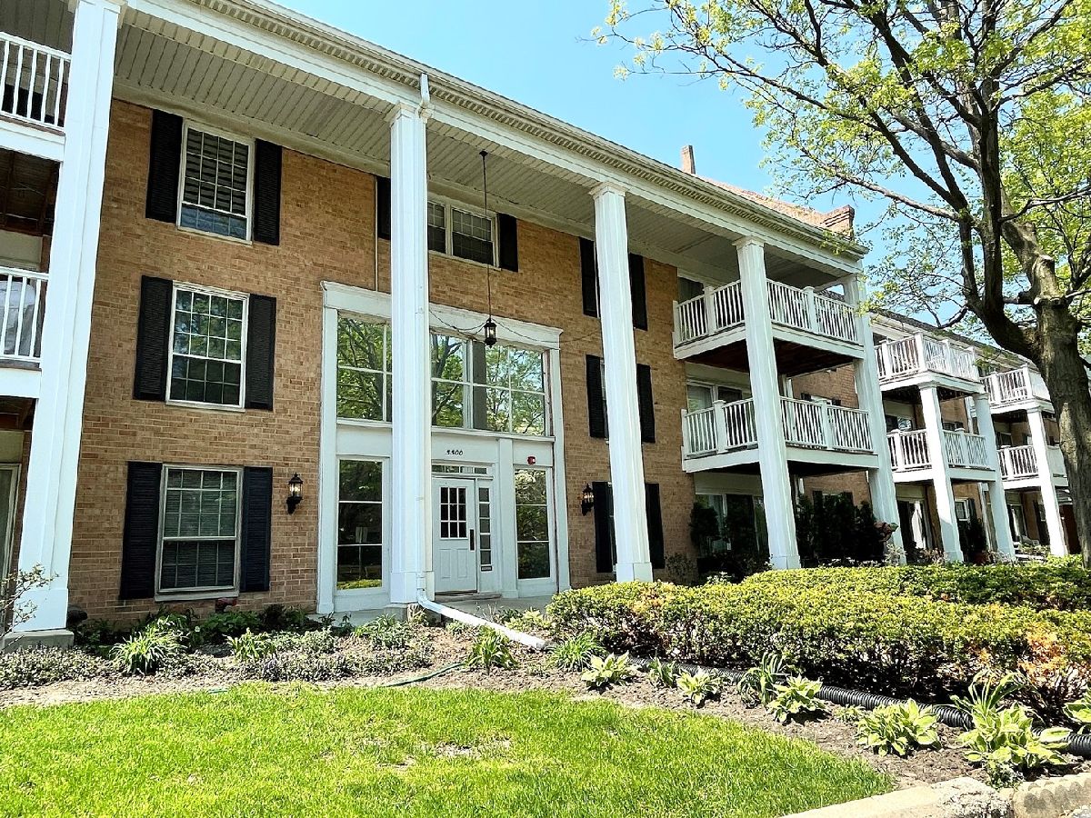 Condominiums Sold Three Fountains On The Lake Rolling Meadows Illinois, 5500 Carriageway