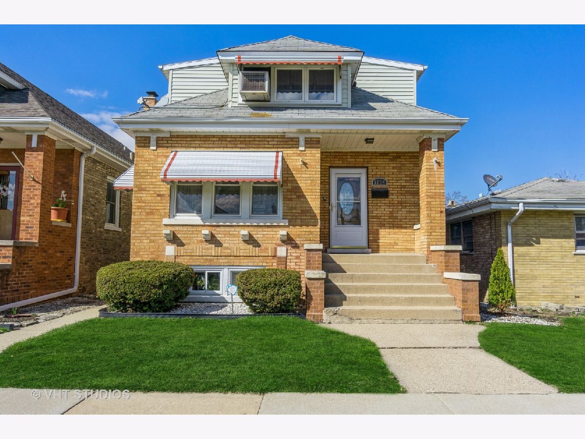 Condos & Townhomes & Homes Sold Portage Park Condos Chicago Illinois, 5704 Newport