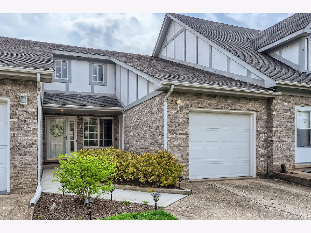 Townhomes & Homes Sold Brookdale Estates Bloomingdale Illinois, 301 Creekside