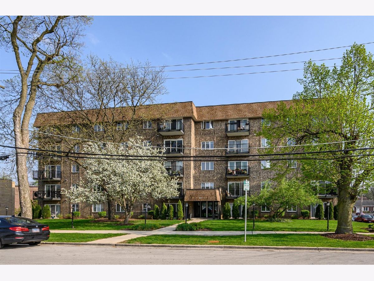 Condominiums Rented Maple Way Condominums Downers Grove Illinois, 907 Curtiss