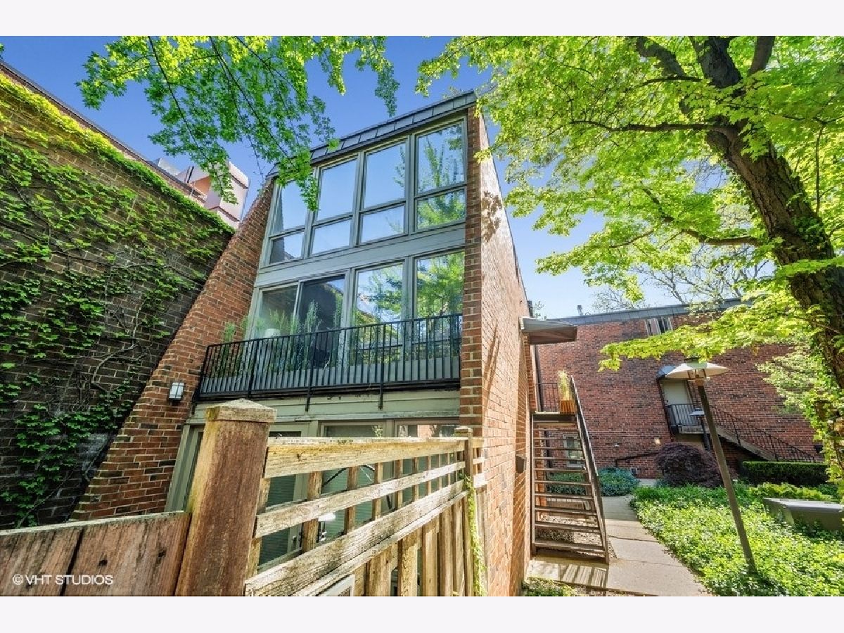Condominiums Sold Walpole Point Chicago Illinois, 2159 Lincoln