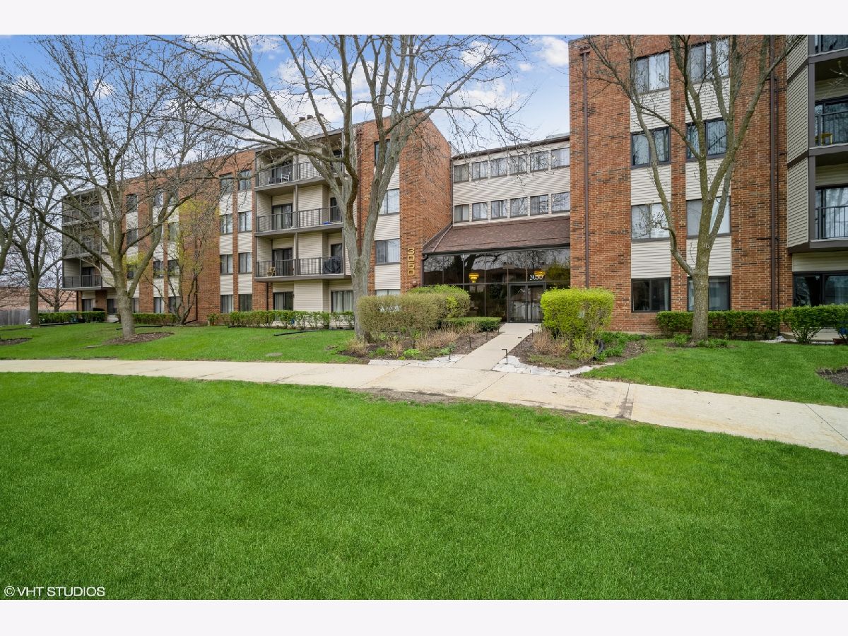 Pheasant Creek Northbrook IL, Condos & Townhomes For Sale & For Rent