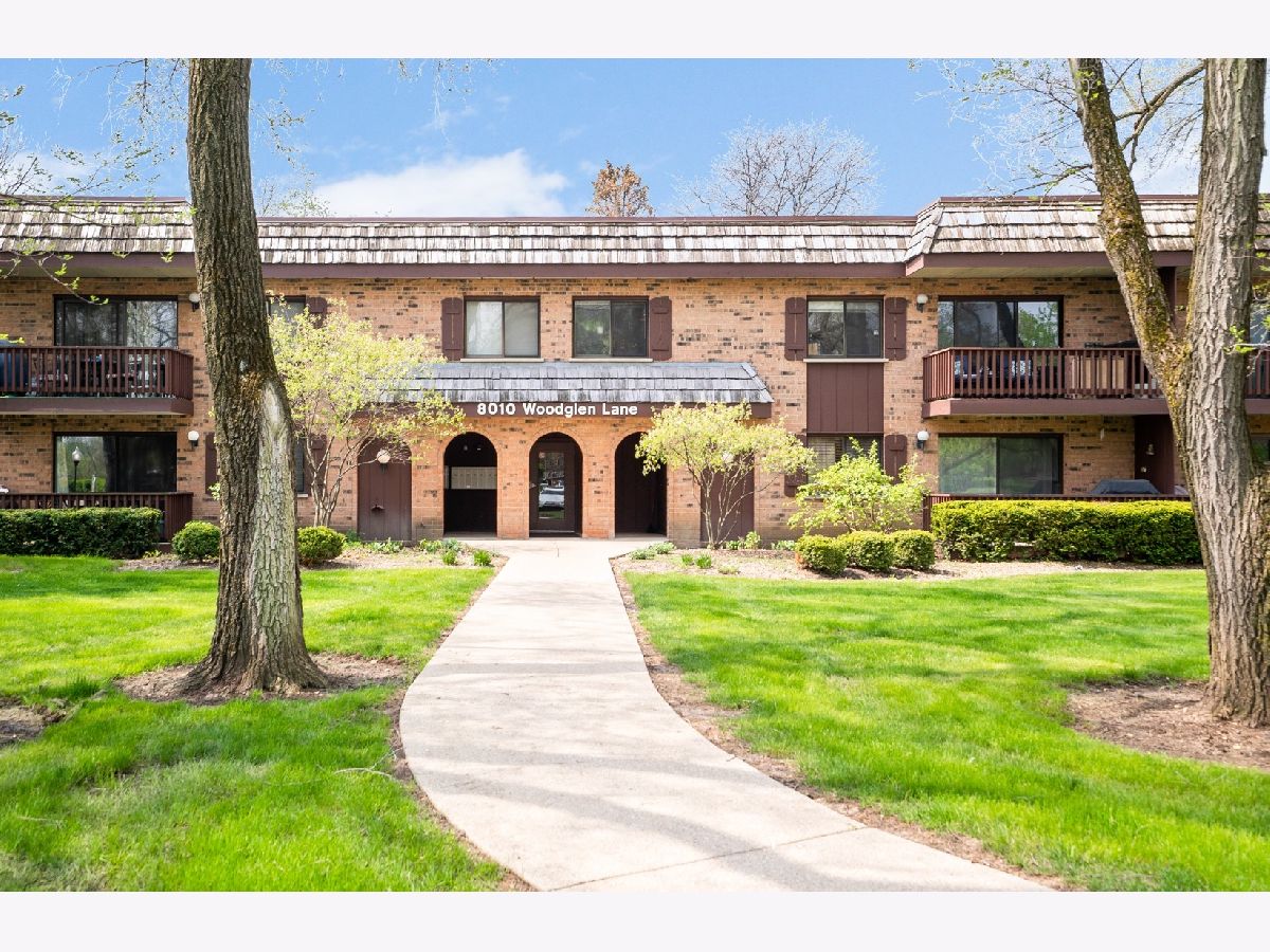 Lake In The Woods Downers Grove IL, Condominiums & Homes For Sale & For