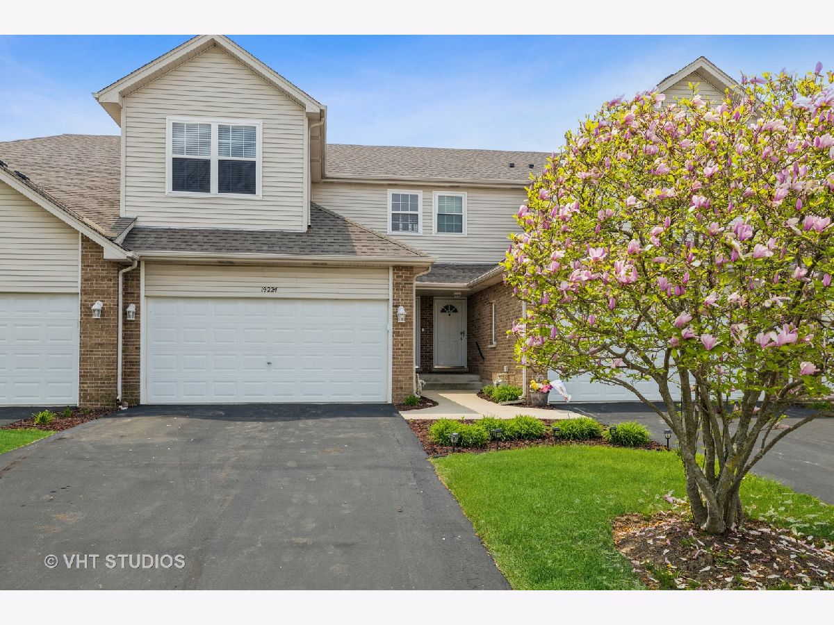 Townhomes & Condos & Homes Sold Manchester Cove Mokena Illinois, 19224 Crescent