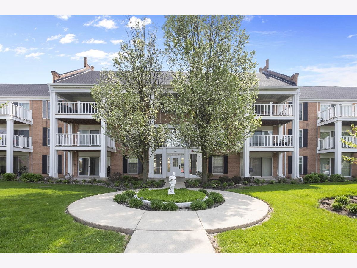Condominiums Sold Three Fountains On The Lake Rolling Meadows Illinois, 5501 Carriageway