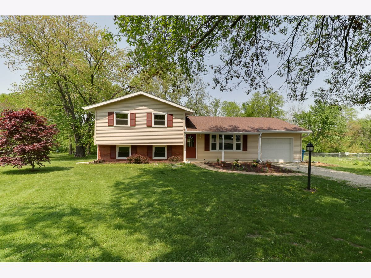 Homes Sold Country Estates Bloomington Illinois, 8512 Surrey