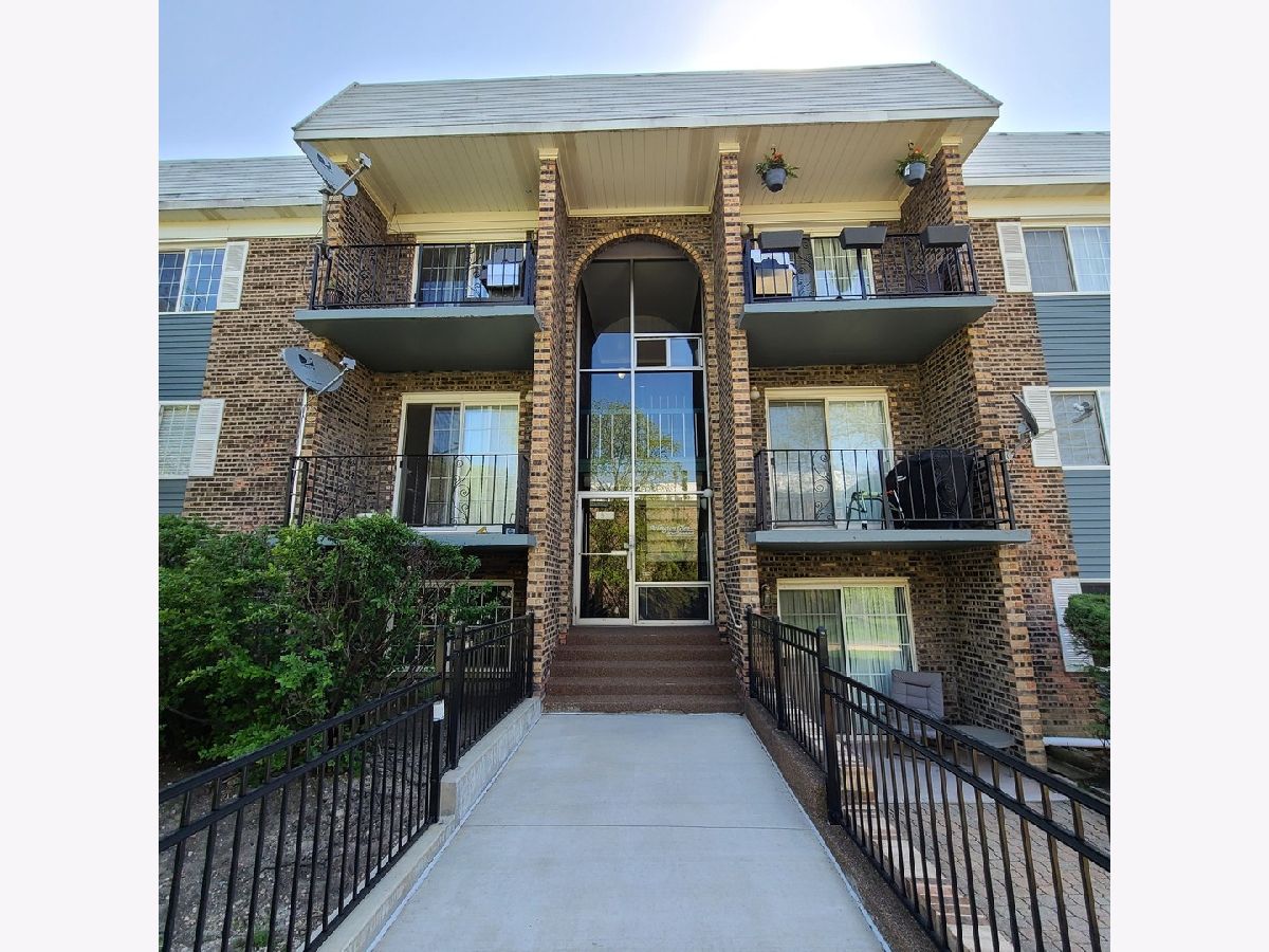 Condominiums Sold Arlington Glen Arlington Heights Illinois, 1533 Windsor