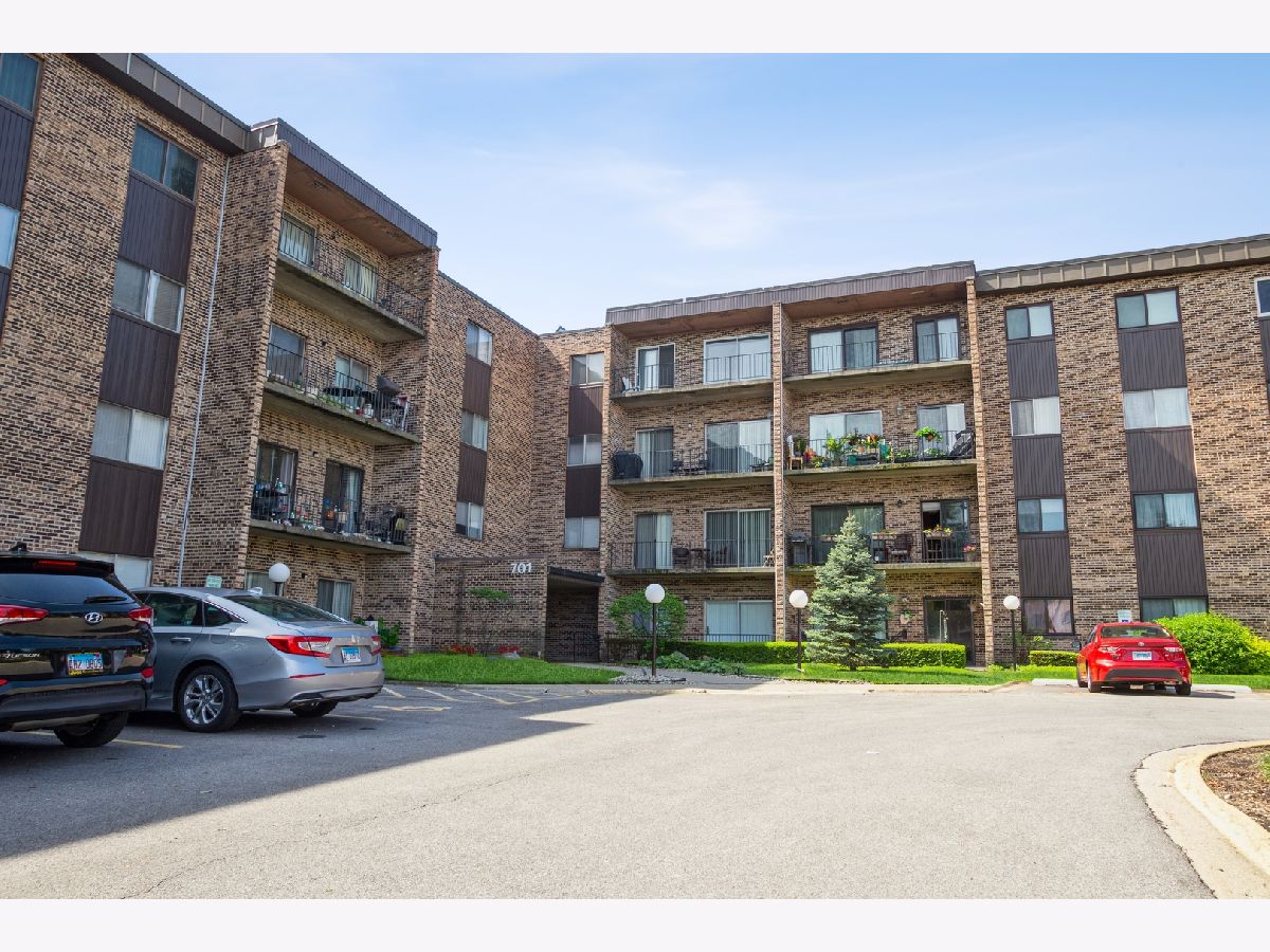 Condominiums Sold Lakeside Villas Mount Prospect Illinois, 701 Huntington Commons