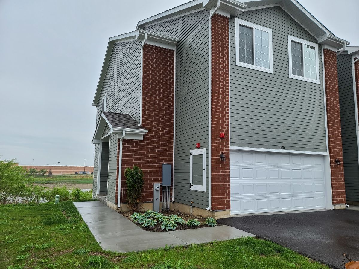 Condos & Townhomes Rented Townes Of Kendall Market Place Yorkville Illinois, 900 Gillespie