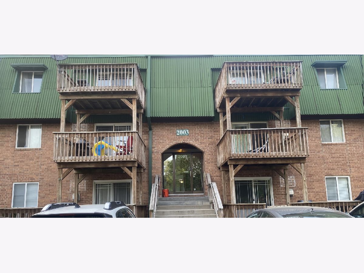 Condominiums Rented Walden Woods Aurora Illinois, 2003 Tall Oaks