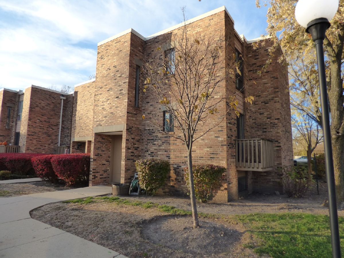 Condos & Townhomes Rented Walden Schaumburg Illinois, 1622 Waxwing