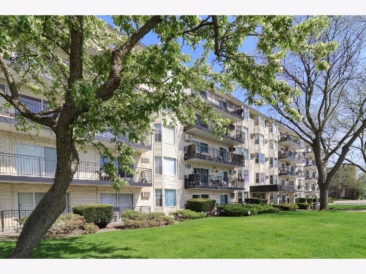 Condominiums Sold Edens Point Morton Grove Illinois, 5506 Lincoln