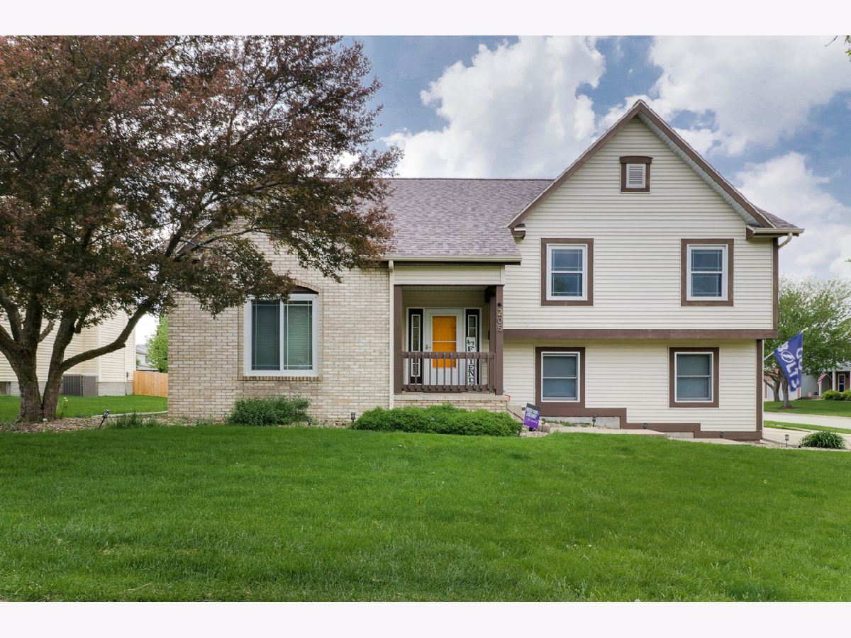 Homes & Condos & Townhomes Sold Windsor Crest Normal Illinois, 205 Blair