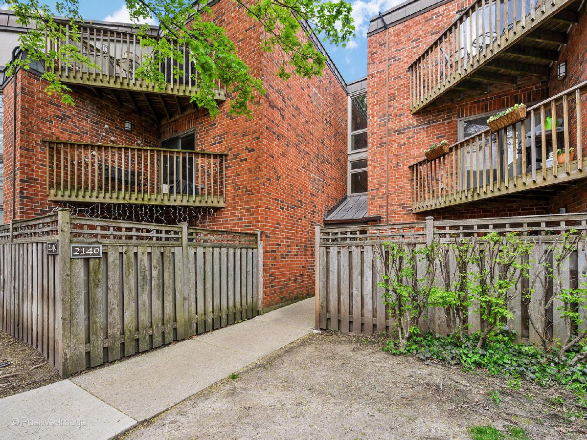 Condos & Townhomes Sold Oz Park Gardens Chicago Illinois, 2140 Lincoln