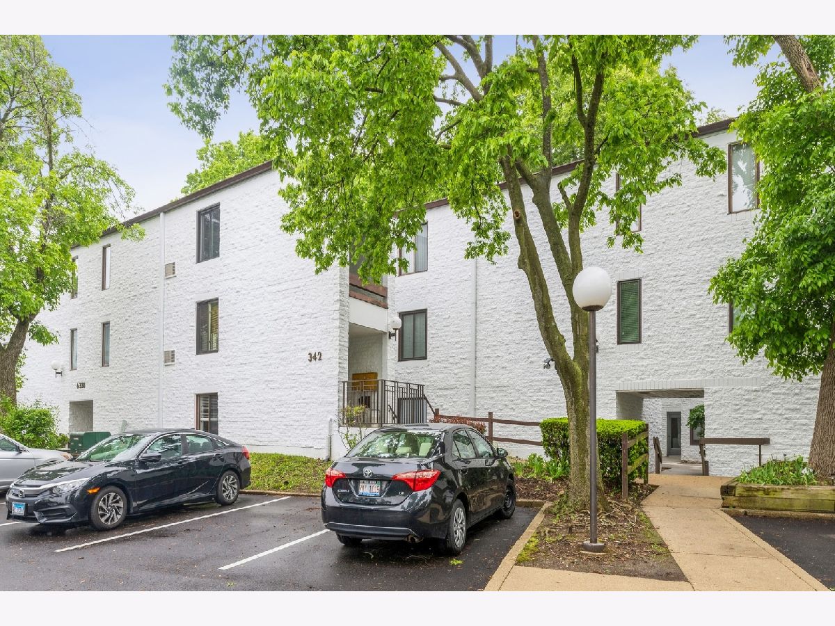 Condominiums Sold Courtyard Arlington Heights Illinois, 342 Miner