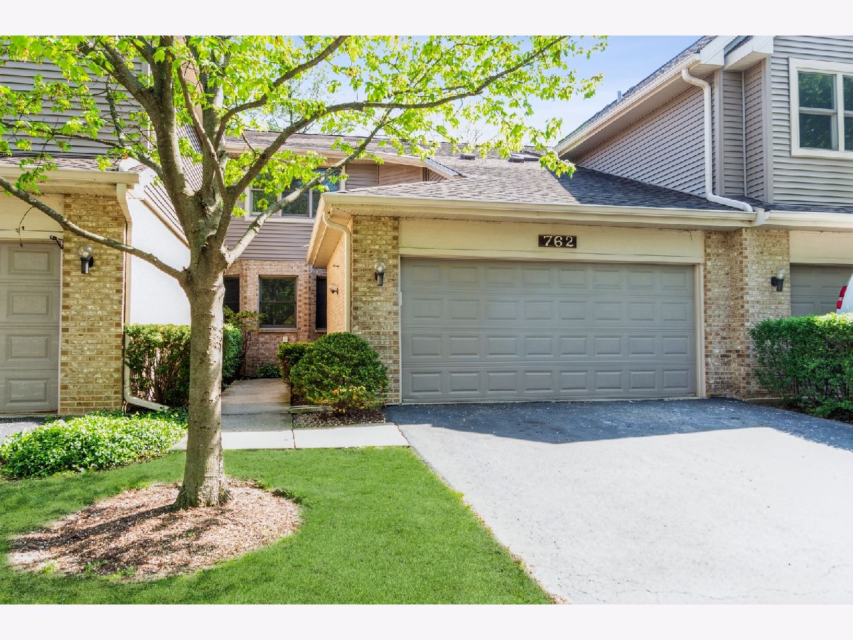Townhomes Sold Timberlake Estates Palatine Illinois, 762 Walden