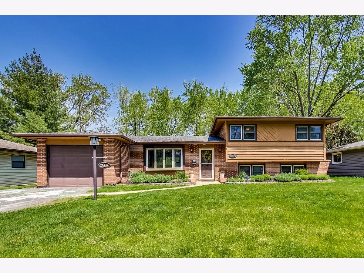 Homes Sold Highlands Woodridge Illinois, 2606 Ravinia