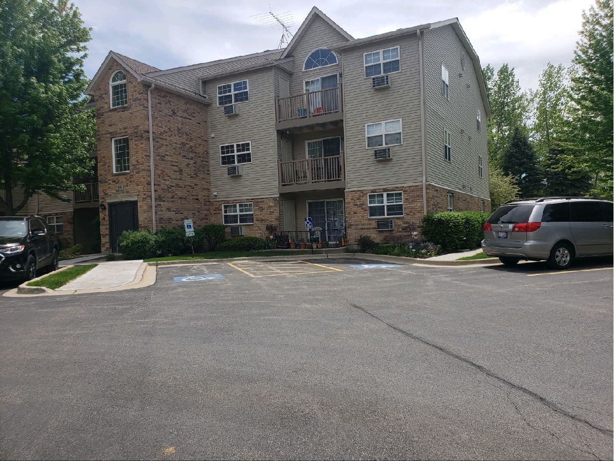 Fairfield Village Round Lake Beach IL, Condos & Townhomes For Sale