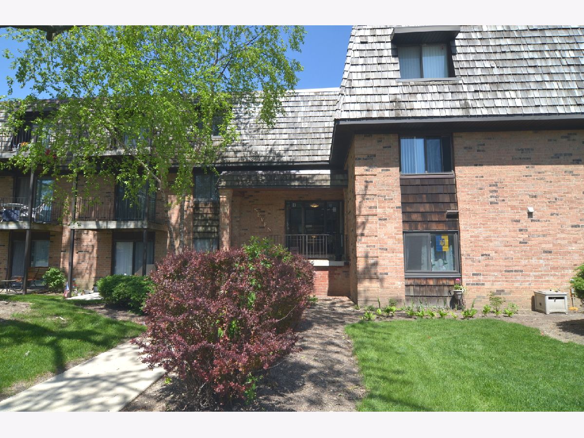 Condominiums Rented Arbors Buffalo Grove Illinois, 7 Oak Creek